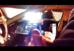 Una donna anziana rasatura il suo film anale cazzo.