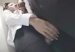 La polizia ha fatto irruzione in video gratis penetrazione anale casa e avvitando la padrona nera.