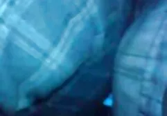 Bacio due ragazze nude in bagno. video di penetrazione anale
