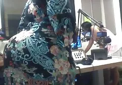 Una donna che fa un bel pompino per amatoriale anale stronzo.