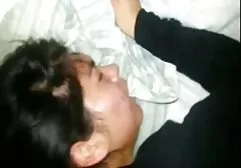 Il direttore del pornno anale caffè che scopa una cameriera nel posto.