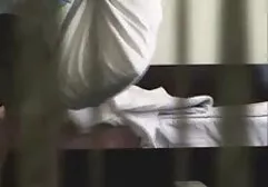 MILF seduce il fidanzato della figlia. porno amale