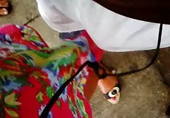 Pollo fatto in anale vergine casa nella toilette seminare sperma.