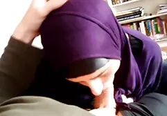 Membro tra i seni di un BBW. anal ragazza