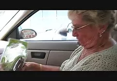 Ragazza fa un pompino estremo. doppia penetrazione sessuale
