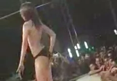 Ragazza salta sul grosso cazzo nero. sesso anale video gratis