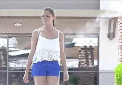 Una ragazza con la figura di una inculate donne vecchie bella.