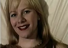 Signora prima volta anale video porno si masturba con le dita e dildo.