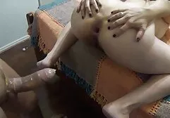 Fai bagnare la video doppio anale ragazza.