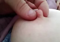 Calvo ha i capelli castani nel buco. sverginamento anale