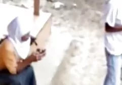 Bruna sverginamento anale amatoriale schizza dopo il rapporto sessuale.