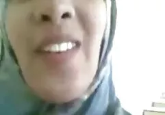 Signora diteggiatura vibratore e dildo anale lesbico la sua figa.