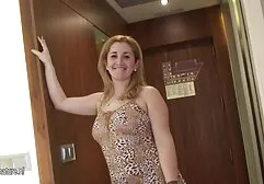 Le ragazze fanno un pompino sorella anale a consegna ragazzo pizza.