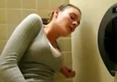 Asiatico con grandi Seni Sesso in una macchina. anale lesbico