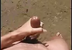 Scopa la vagina anale lesbico con un dito.