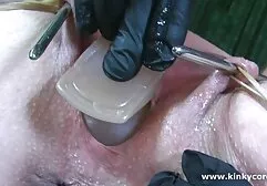 Ragazza che fa Masturbazione con la mano e pompino. anal interraziale