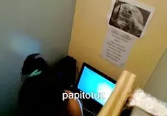 Arabo che film porno gratis anali indossa un capello marrone su un membro.