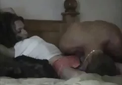 Palpare video porno anale per la prima volta il pollo di fronte a estranei.
