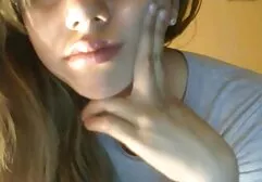 Si appollaiò vicino alla finestra e accarezzò la sua vagina con le videosessoanalegratis mani.
