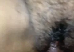Babe si masturba davanti alla amatoriale anale prima volta webcam.