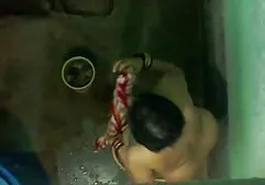 La lesbiche anali bionda sarà scopata nel culo in autostrada.