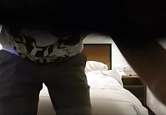 Studenti e costruttori che fanno estremo anale sesso con pissing.